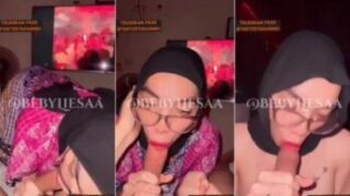 BebyLiesaa Wanita Jilbab Malay Kacamata Nyepong Penis